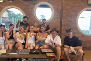 Ubud: Silver Jewelry Making Class with Pool Access