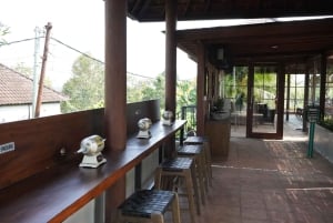 Ubud: Silver Jewelry Making Class with Pool Access