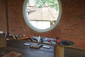 Ubud: Silver Jewelry Making Class with Pool Access