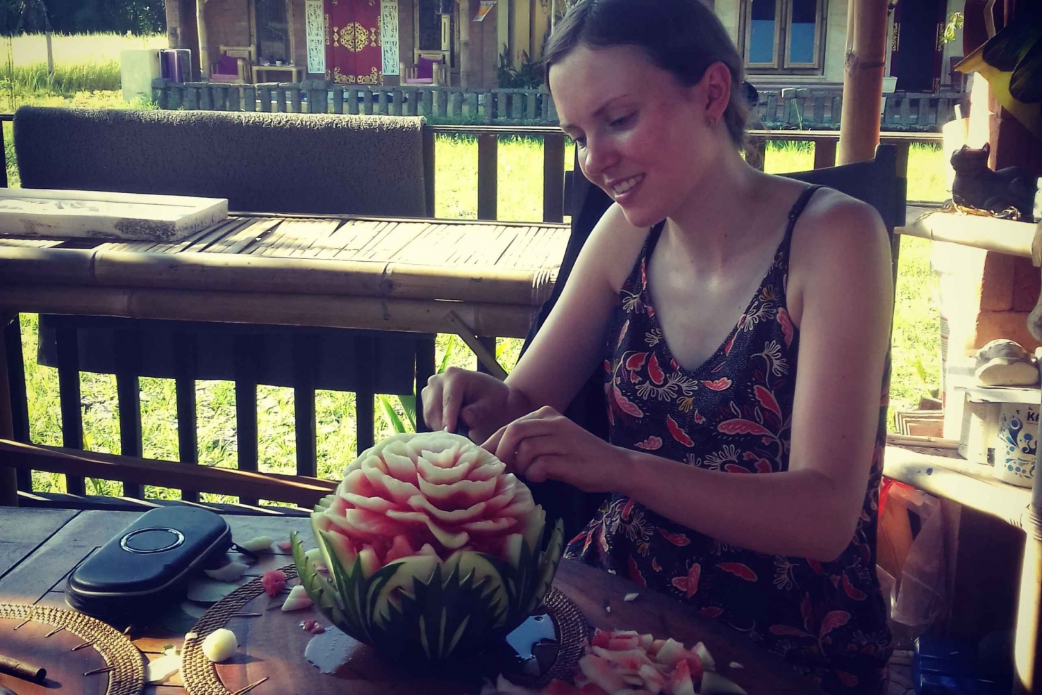 Ubud: Three- hour Balinese Decorative Fruit Carving Class