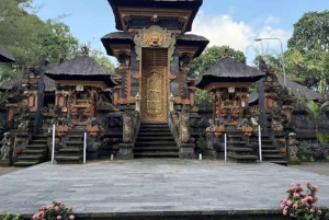 Ubud: Tirta Empulin temppeli sähköpyörällä, lounas