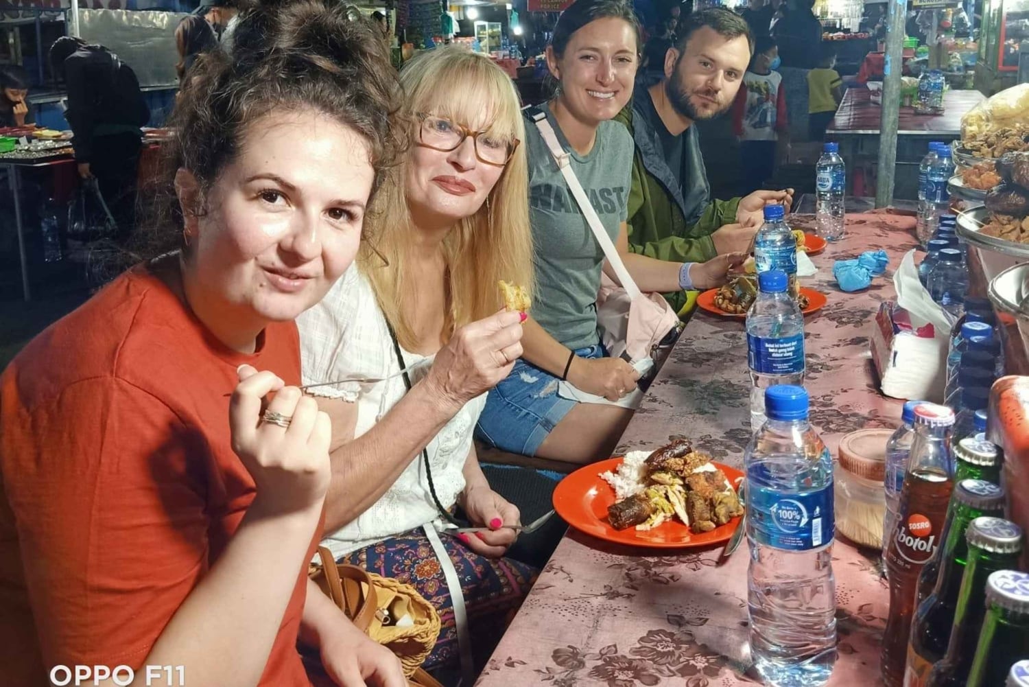 Tour gastronômico pelo mercado noturno tradicional de Ubud - tudo incluído