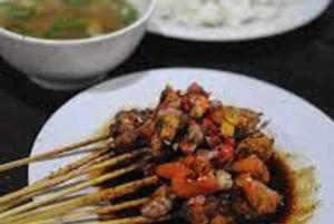 Tour gastronômico pelo mercado noturno tradicional de Ubud - tudo incluído