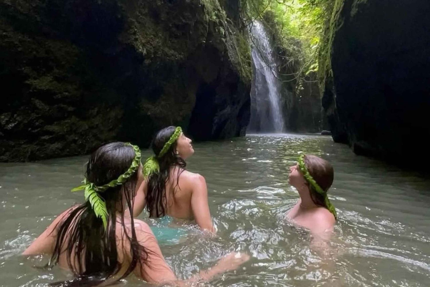 Ubud: trektocht door rivieren en bossen naar drie watervallen