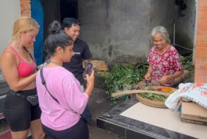 Ubud: Village Firefly Avondtour met Diner