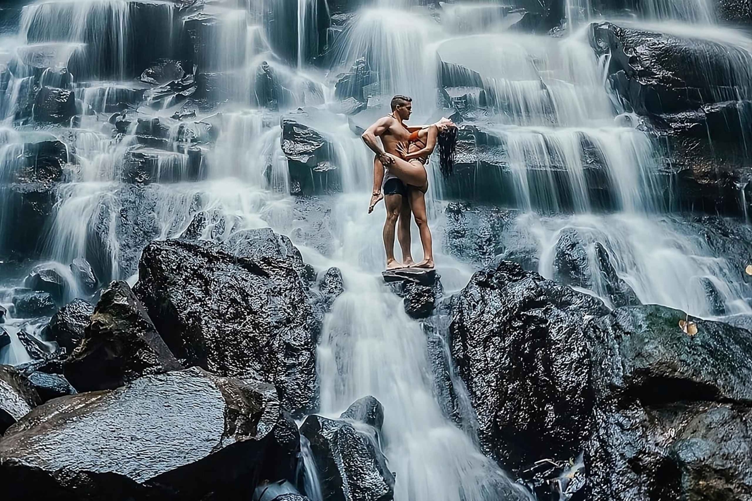 Ubud: Waterfall, Art Gallery, Dayclub, Spa, & Dinner Tour