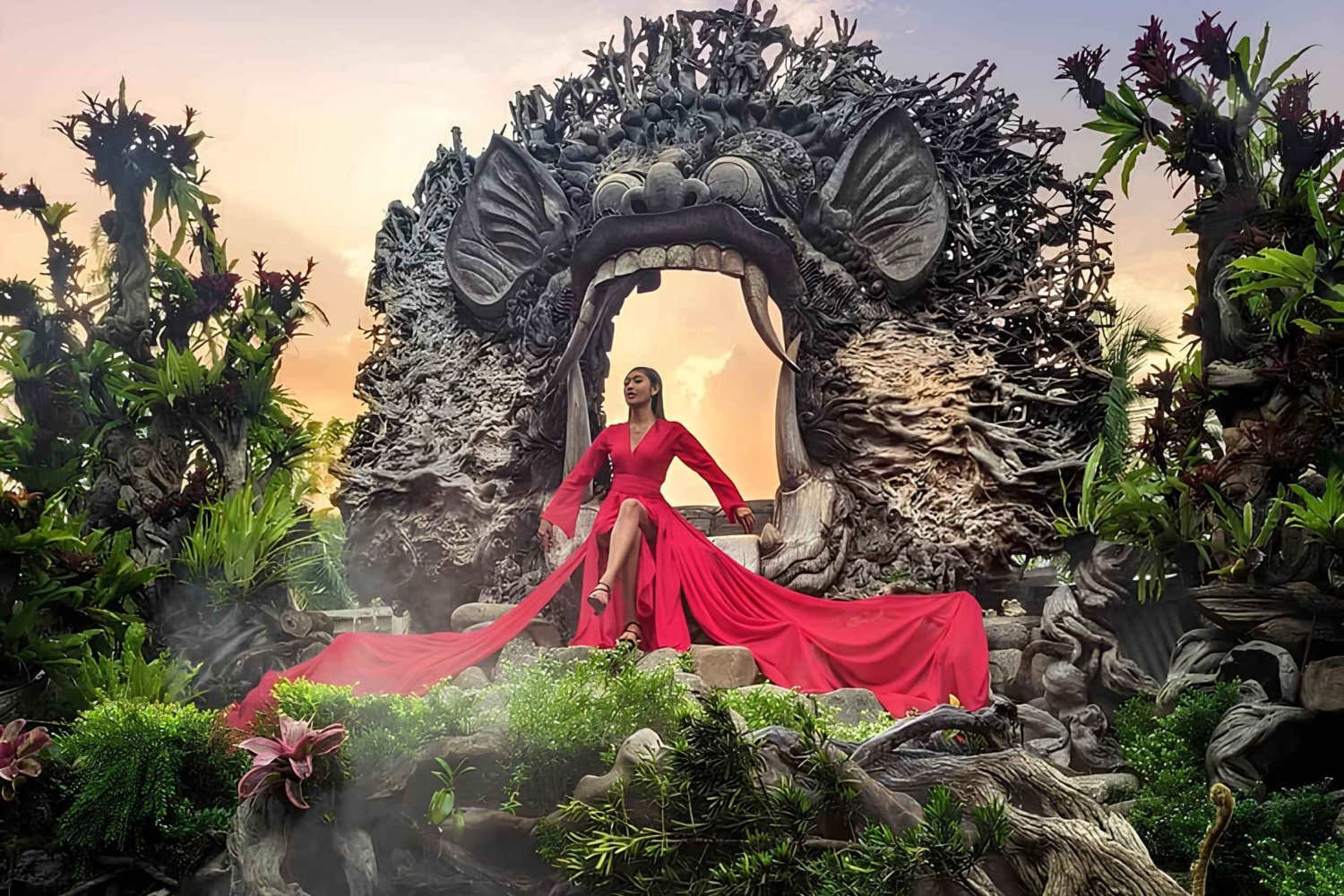 Ubud: Waterfall, Art Gallery, Dayclub, Spa, & Dinner Tour