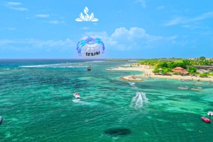 究極のバリ島アドベンチャー：ジェットスキー、パラセーリング、シーウォーカーをお楽しみください