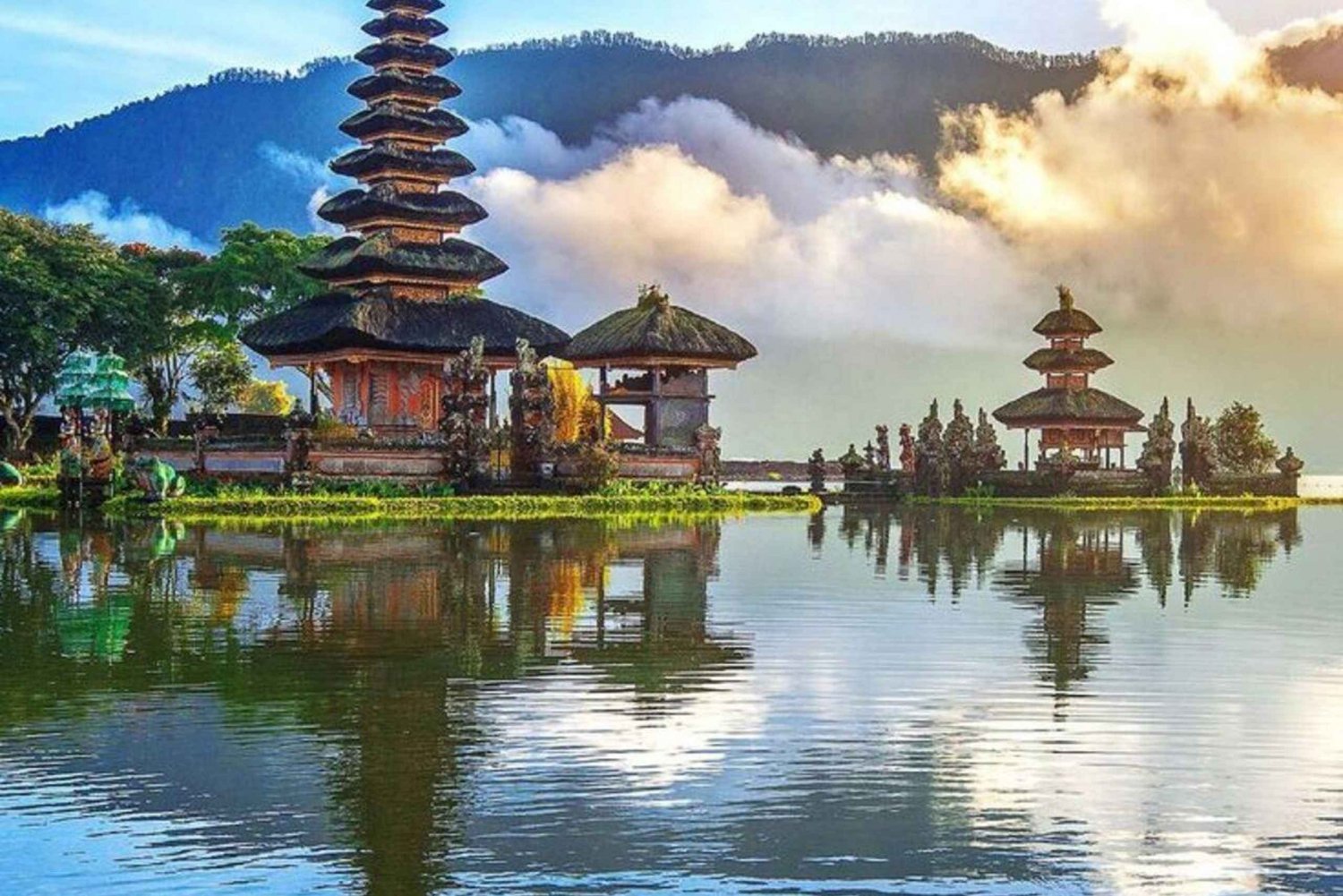 Bali: Ulun Danu Lake, Handara Gate, Waterfall & Rice Terrace