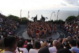 Uluwatu :Amazing Sunset at Uluwatu and kecak fire dance.