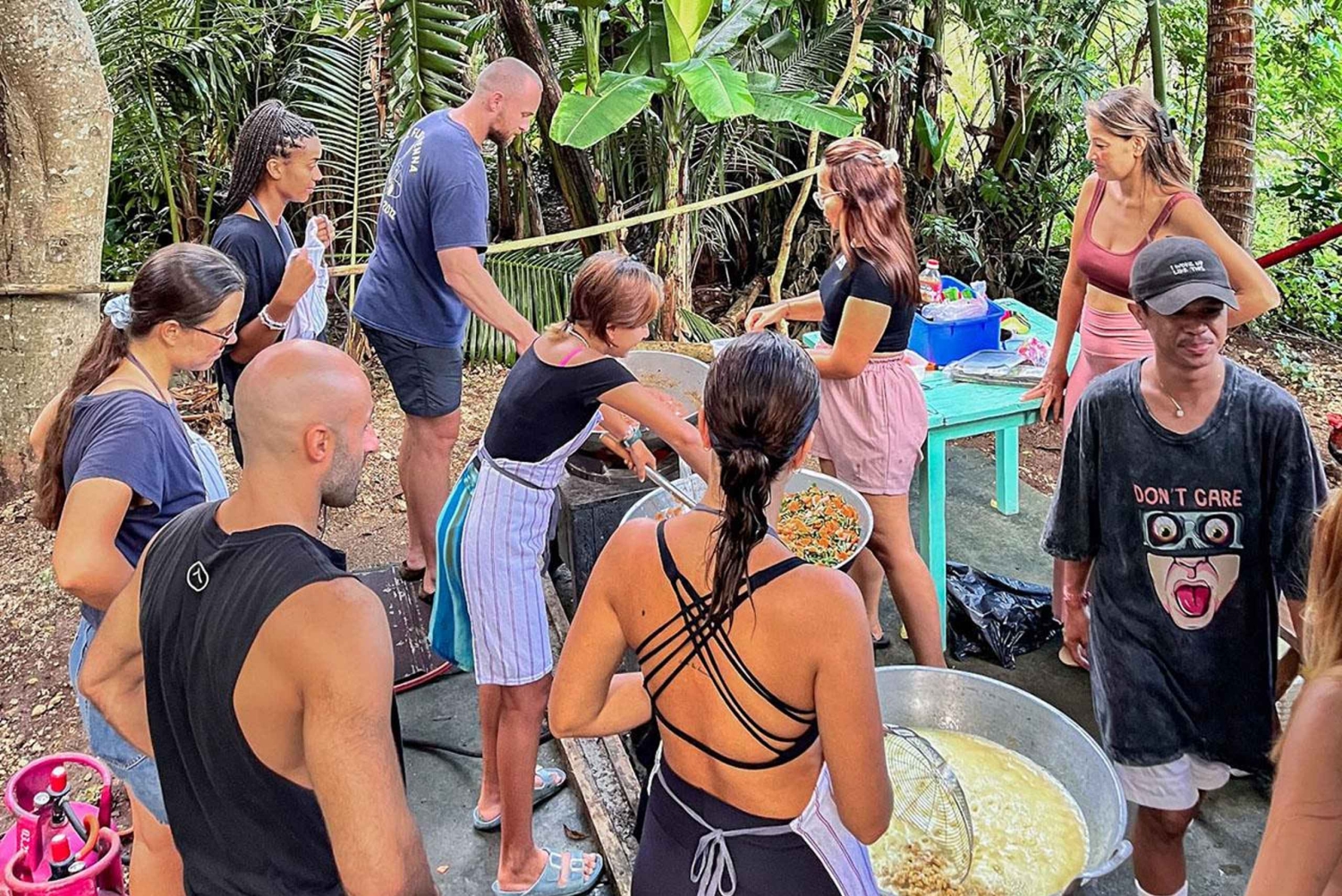 Uluwatu na Bali: gotujemy 180 posiłków dla potrzebujących