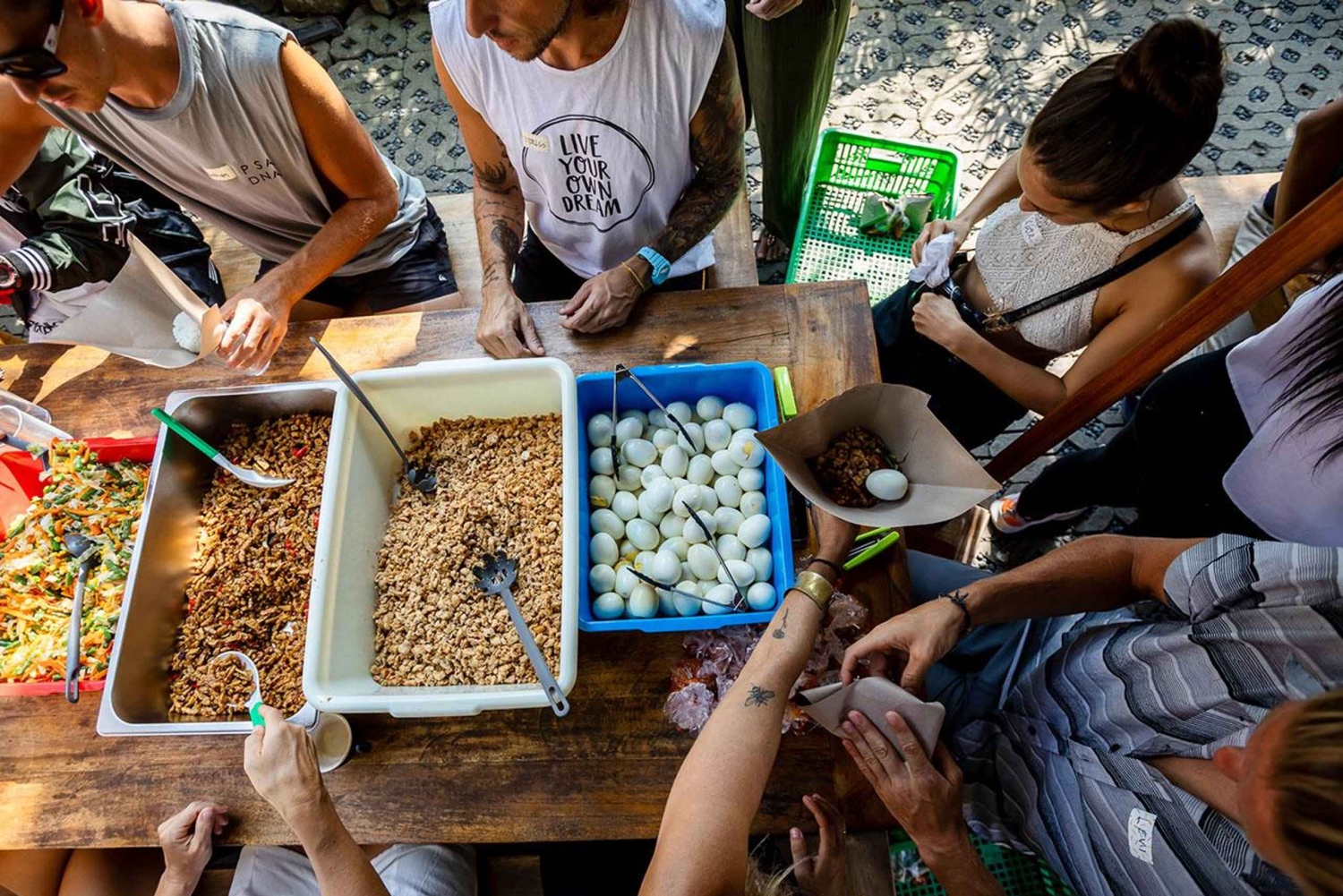Uluwatu na Bali: gotujemy 180 posiłków dla potrzebujących