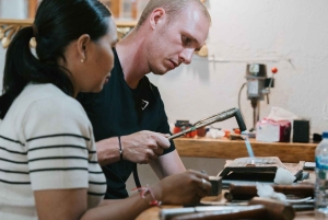 Uluwatu: lezione e laboratorio di Krisna Silver