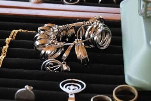 Uluwatu : Tee omat hopeakorusi luokka