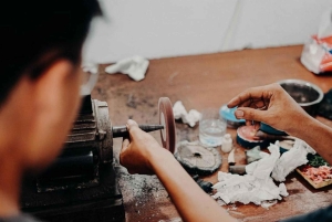 Uluwatu : Tee omat hopeakorusi luokka