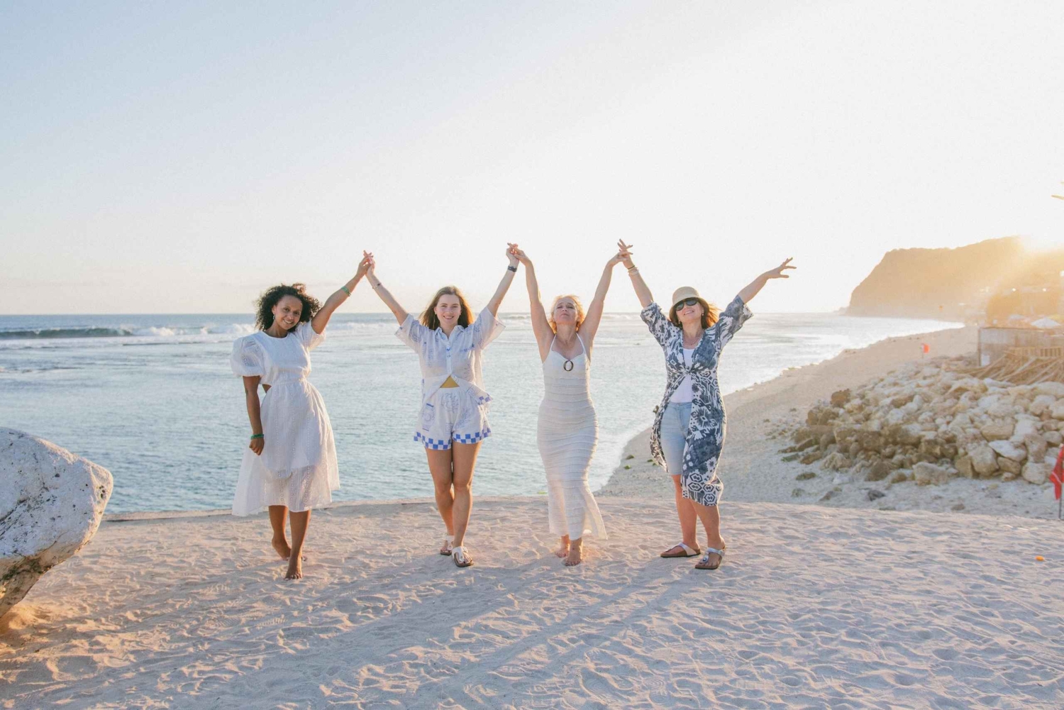 ウルワツ：ドローンとリール動画によるプライベート写真撮影をご提供いたします