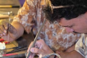 Uluwatu: corso di creazione di gioielli in argento con foto ricordo