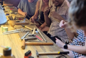 Uluwatu: corso di creazione di gioielli in argento con foto ricordo