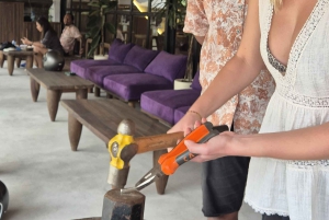 Uluwatu: corso di creazione di gioielli in argento con foto ricordo