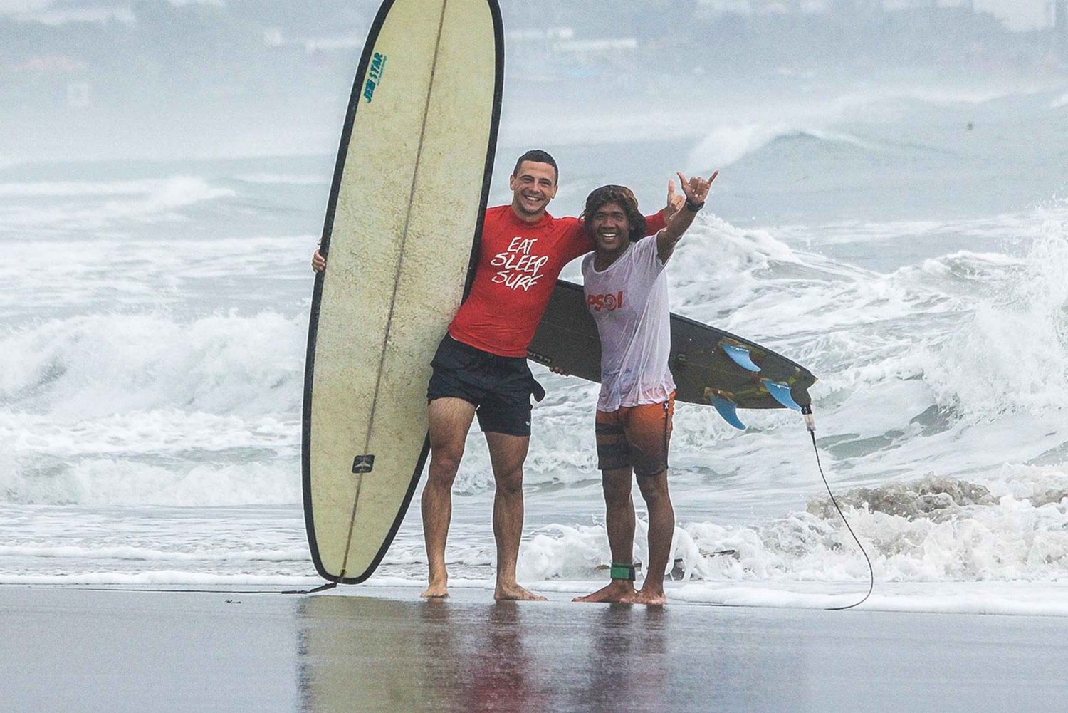 دروس ركوب الأمواج في أولواتو لجميع المستويات