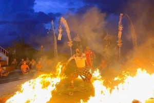 Uluwatu: Privat tempelbesøg ved solnedgang med ilddanseshow