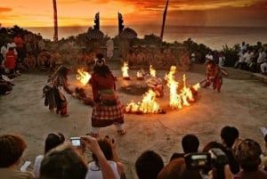 Uluwatu: Privat tempelbesøk ved solnedgang med ilddansoppvisning