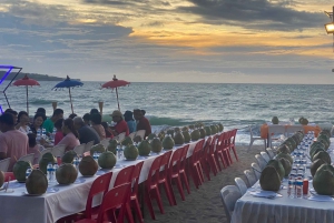 Wycieczka o zachodzie słońca do świątyni Uluwatu i romantyczna kolacja w zatoce Jimbaran