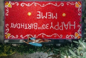 Wanderlust fødselsdagsfoto og -video med drone og redigering