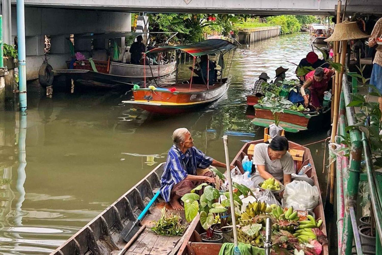3 horas en barco privado Mercado Flotante de Bangkok en barco plano