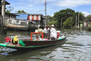 3 horas en barco privado Mercado Flotante de Bangkok en barco plano