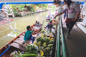 3 horas en barco privado Mercado Flotante de Bangkok en barco plano