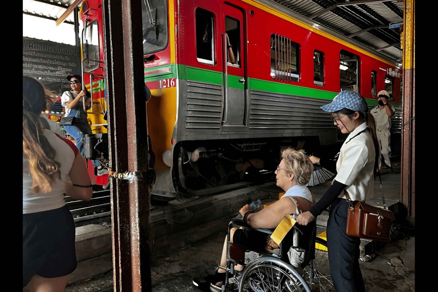 Accessible Floating & Railway Markets Tour (Wheelchair)