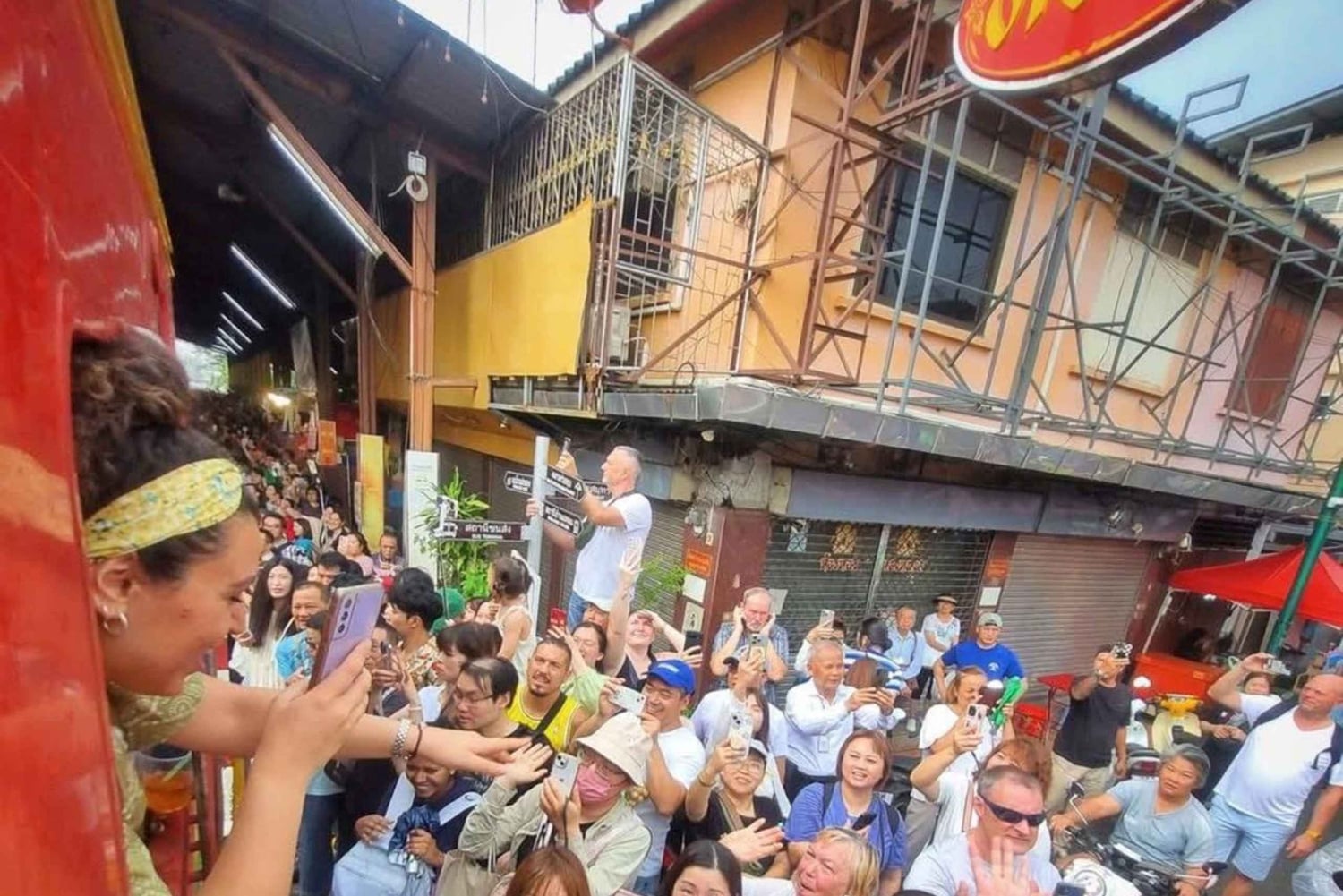 El increíble mercado ferroviario de Maeklong [solo viernes, sábados y domingos]