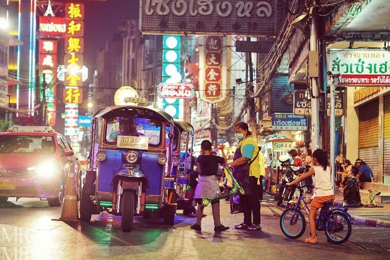 Increíble tour nocturno en Tuk-Tuk por Bangkok con la calle Chinatown
