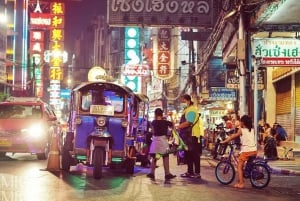 Incrível tour noturno de Tuk-Tuk em Bangkok com a rua Chinatown