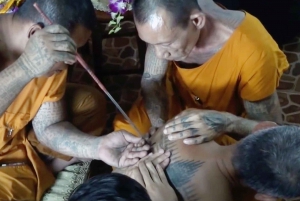 Bangkok: Tatuaggio thailandese Sak Yant al Wat Bang Phra
