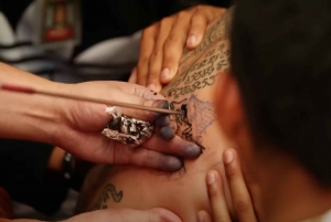 Bangkok: Tatuaggio thailandese Sak Yant al Wat Bang Phra