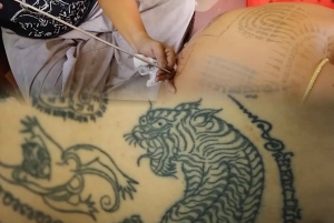 Bangkok: Tatuaggio thailandese Sak Yant al Wat Bang Phra