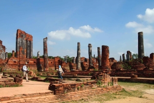 Ayutthayan päiväretki: muinaisen kauppareitin temppelit ja jokiristeily