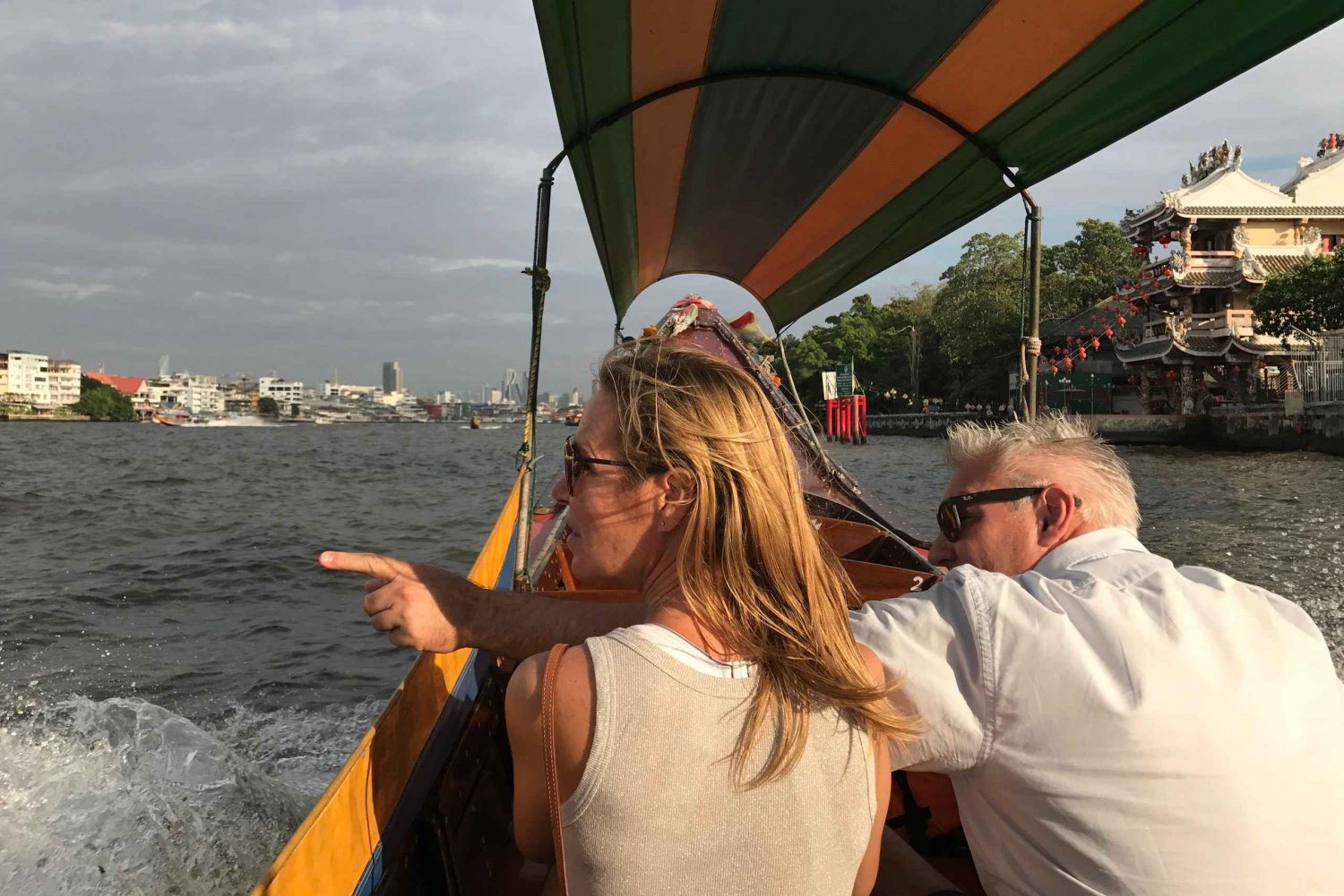 Bangkok: 2-hour Sunset Canal Tour by Boat with Food Tasting