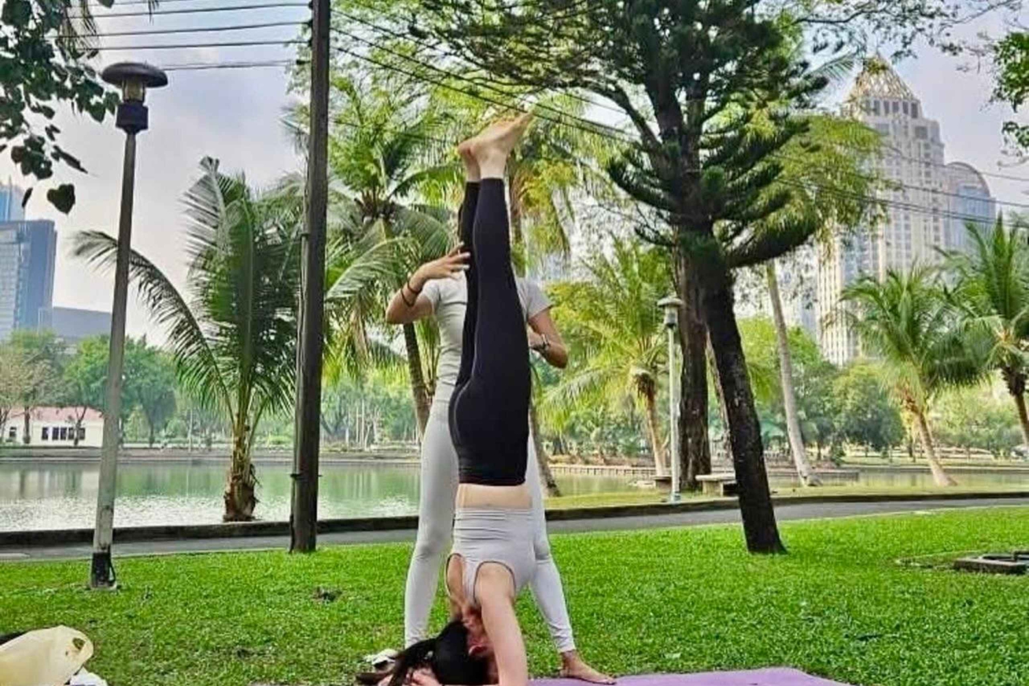 Bangkok: Ochtendyoga voor alle niveaus in Lumphini Park
