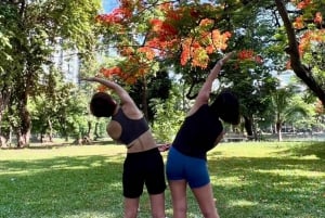 Bangkok: Ochtendyoga voor alle niveaus in Lumphini Park
