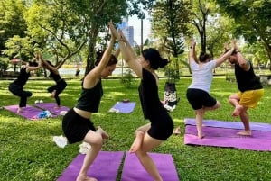 Bangkok: Ochtendyoga voor alle niveaus in Lumphini Park