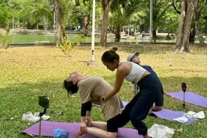 Bangkok: Ochtendyoga voor alle niveaus in Lumphini Park