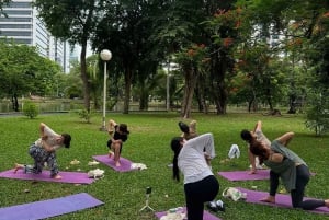 Bangkok: Ochtendyoga voor alle niveaus in Lumphini Park