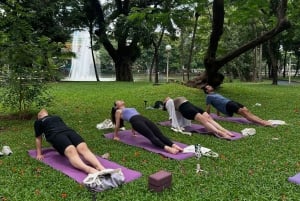 Bangkok: Ochtendyoga voor alle niveaus in Lumphini Park