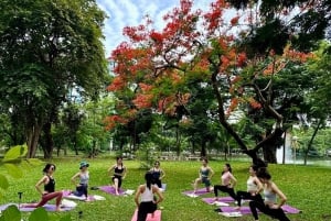 Bangkok: Ochtendyoga voor alle niveaus in Lumphini Park