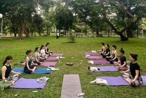 Bangkok: Ochtendyoga voor alle niveaus in Lumphini Park