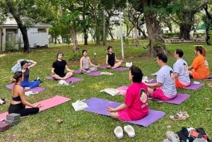 Bangkok: Ochtendyoga voor alle niveaus in Lumphini Park