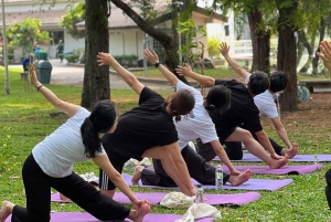 Bangkok: Ochtendyoga voor alle niveaus in Lumphini Park